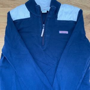 Woman’s blue vineyard vines pullover size medium